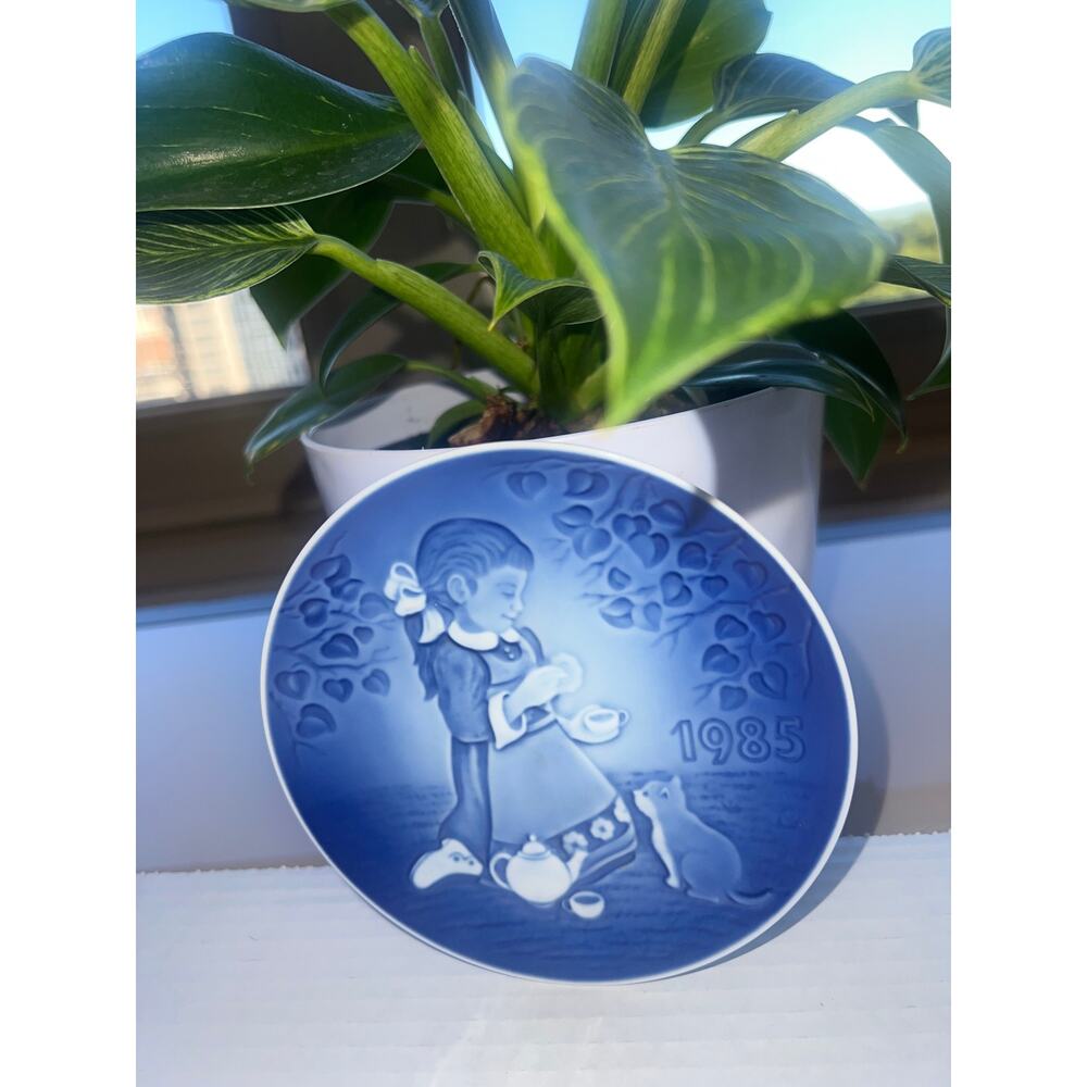 1985 Bing & Grondahl “The Magical Tea Party” Children’s Day Plate 5”